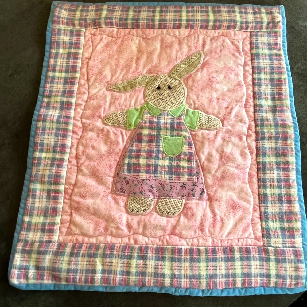Machine appliqué quilt wall hanging
